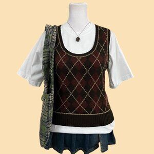 brown and burgundy argyle grunge preppy academia wool blend knit vest